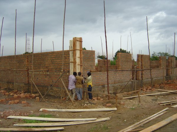 Corners and center steel columns forms